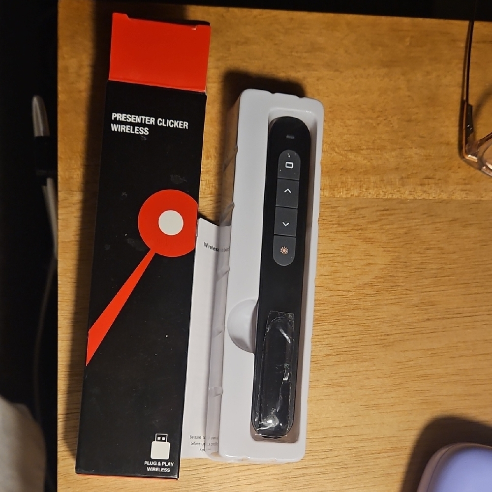 Wireless Presenter Clicker Laser Pointer - Black